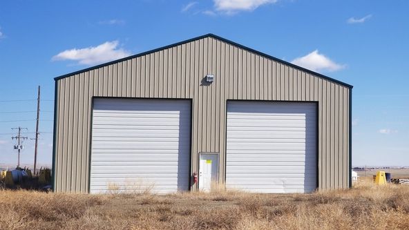 RJ Corman-5,000 SQ FT Shop On 10 Acres With Office Trailer : 6011 138th Ave NW, Williston, ND 58801